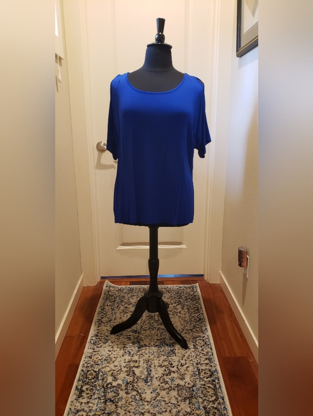 Cable & Gauge Women's Cold ShoukdEr Short Sleeve Royal Blue Top